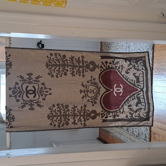 Chanel cashmere scarf - Picture 4 of 13